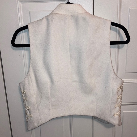 🤍 CLASSY VEST - Picture 2 of 2